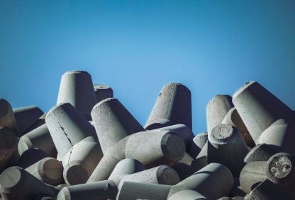 An image of concrete tetrapods used as wave breakers to prevent beach erosion. [Credits: Pexels]