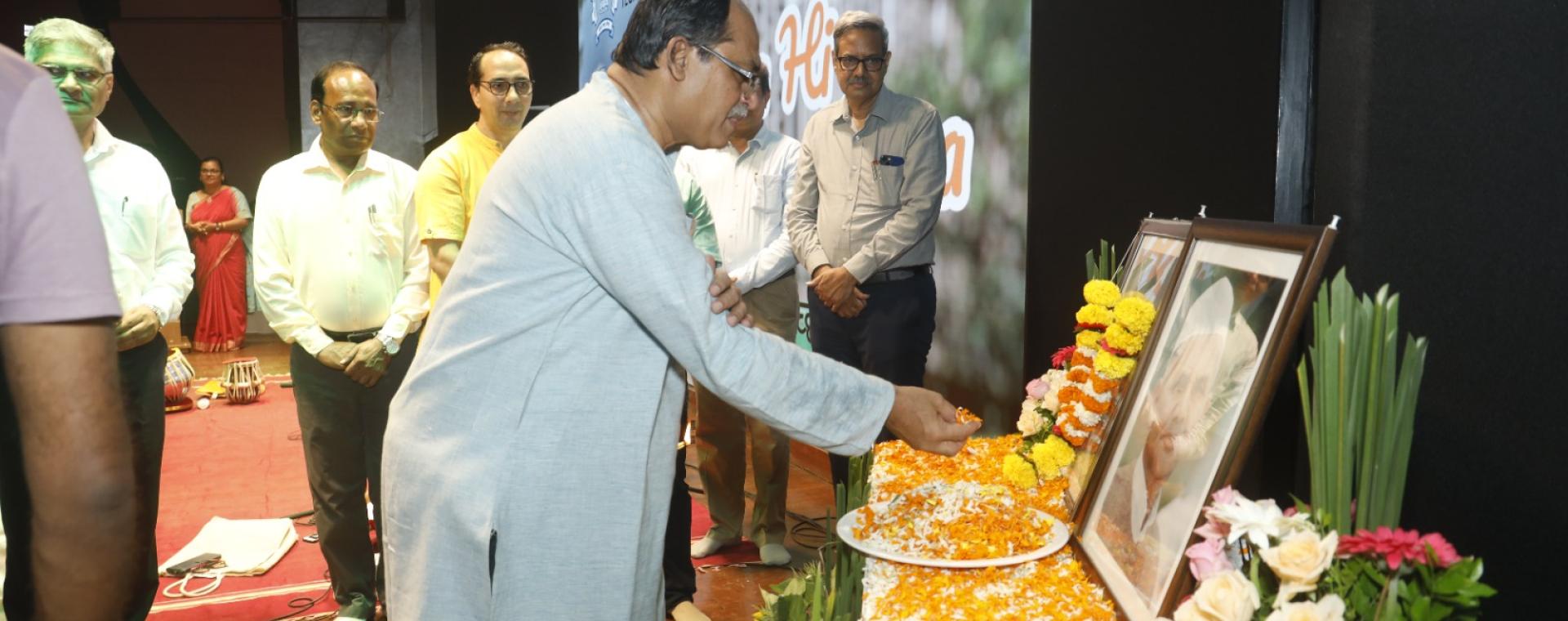 IIT Bombay Director Prof. Shireesh Kedare paying tribute to Mahatma Gandhi and Lal Bahadur Shastri on their birth anniversaries, Swachhata Pakhwada 2024