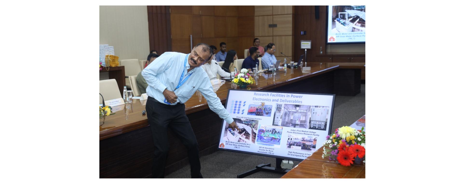 Union Minister Shri Pralhad Joshi Visits IIT Bombay