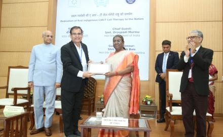 President Of India Droupadi Murmu receiving memento