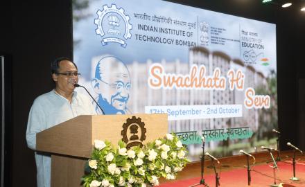 IIT Bombay Director Prof. Shireesh Kedare addressing the audience , Swachhata Pakhwada 2024